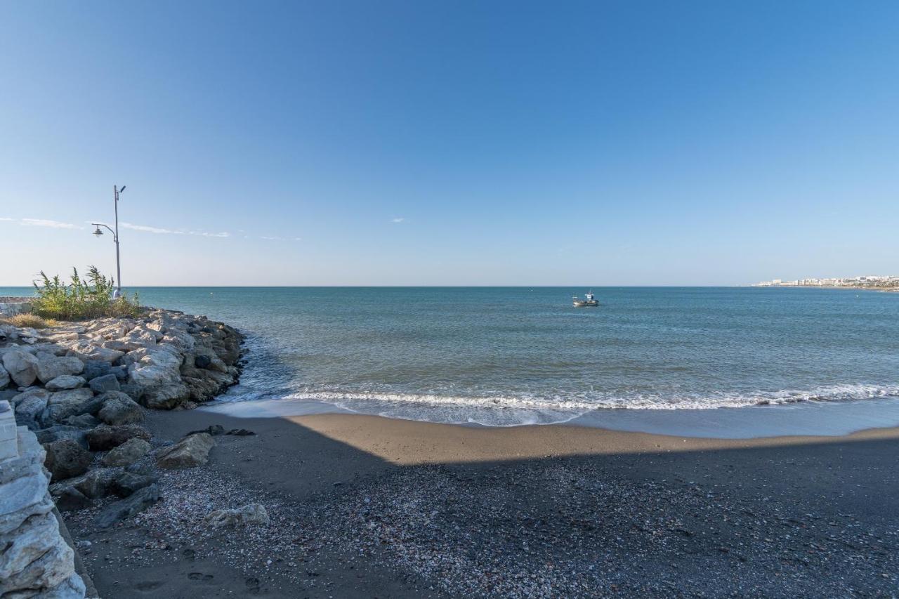 Suite Homes Hesperides Garden Beach Малага Екстериор снимка